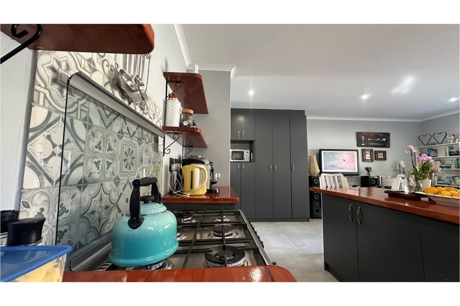 3 Bedroom Property for Sale in De Zoete Inval Western Cape